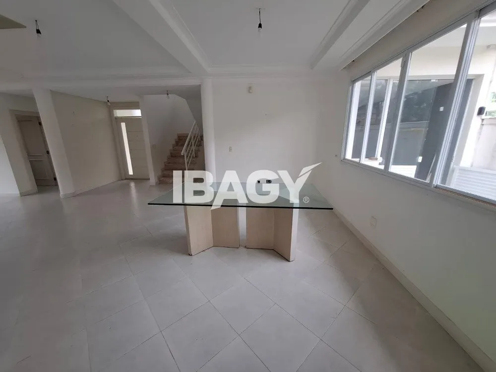 4-bedroom house with 3 suites and 400 m² total area — photo 11
