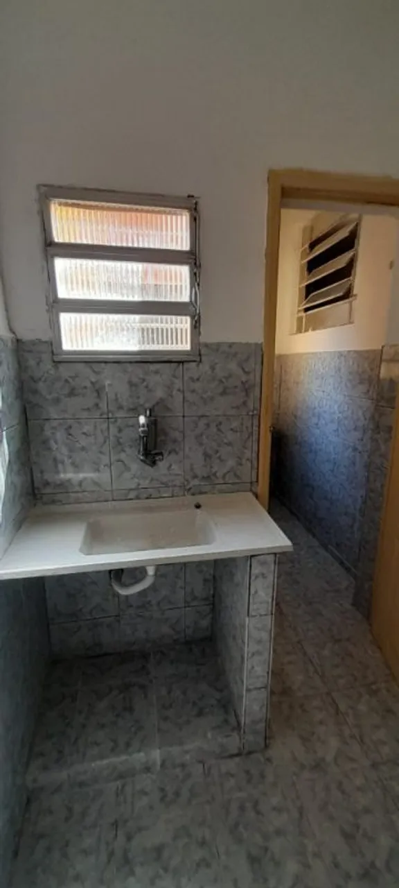 Apartment with 2 bedrooms and 1 bath, no parking