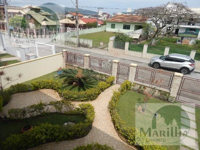 Робоче місце та 3 спальні: будинок 455 м² — photo 22