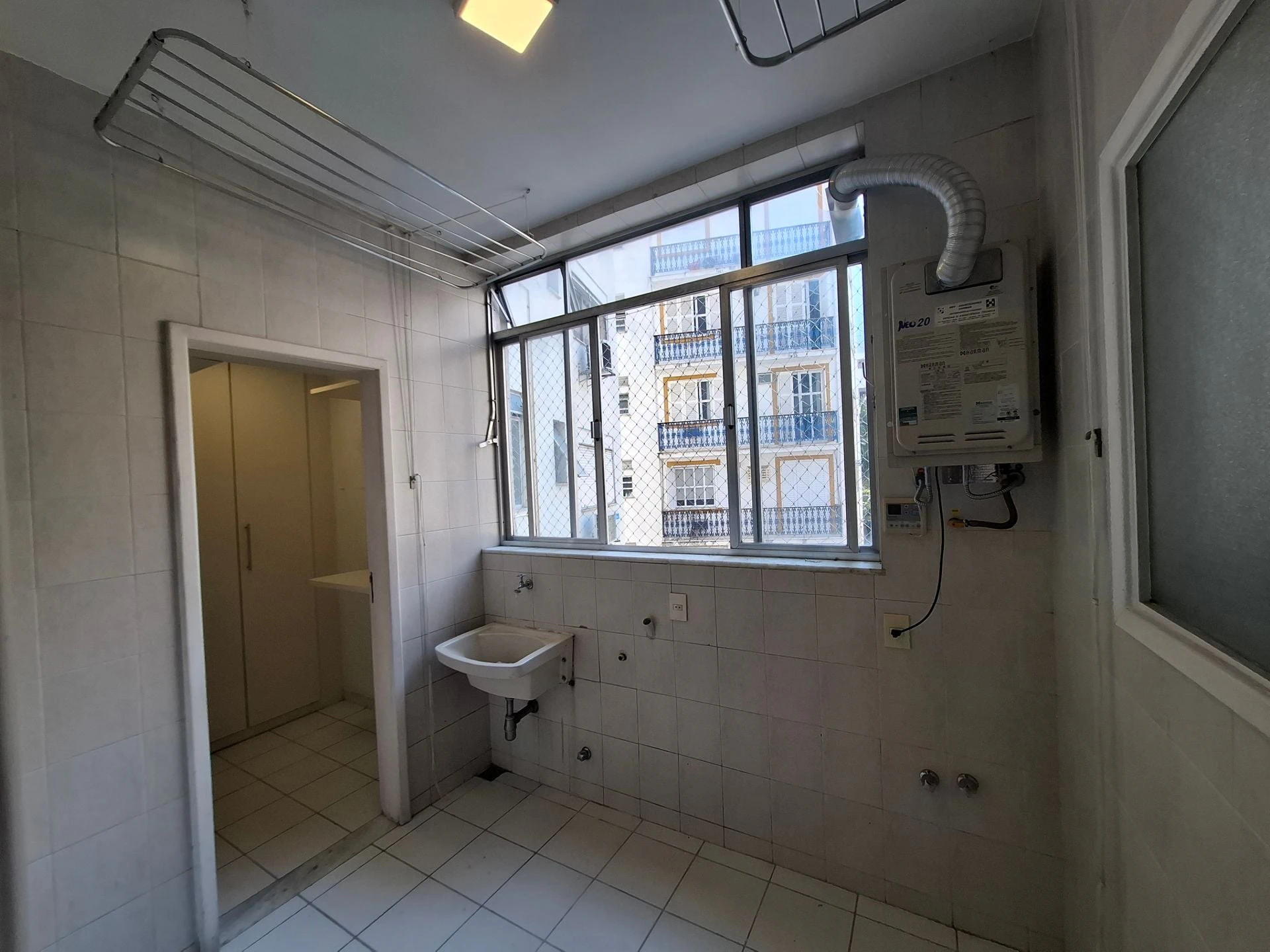 Floor-to-ceiling windows in a 3-bedroom apartment, 150 m² — photo 11