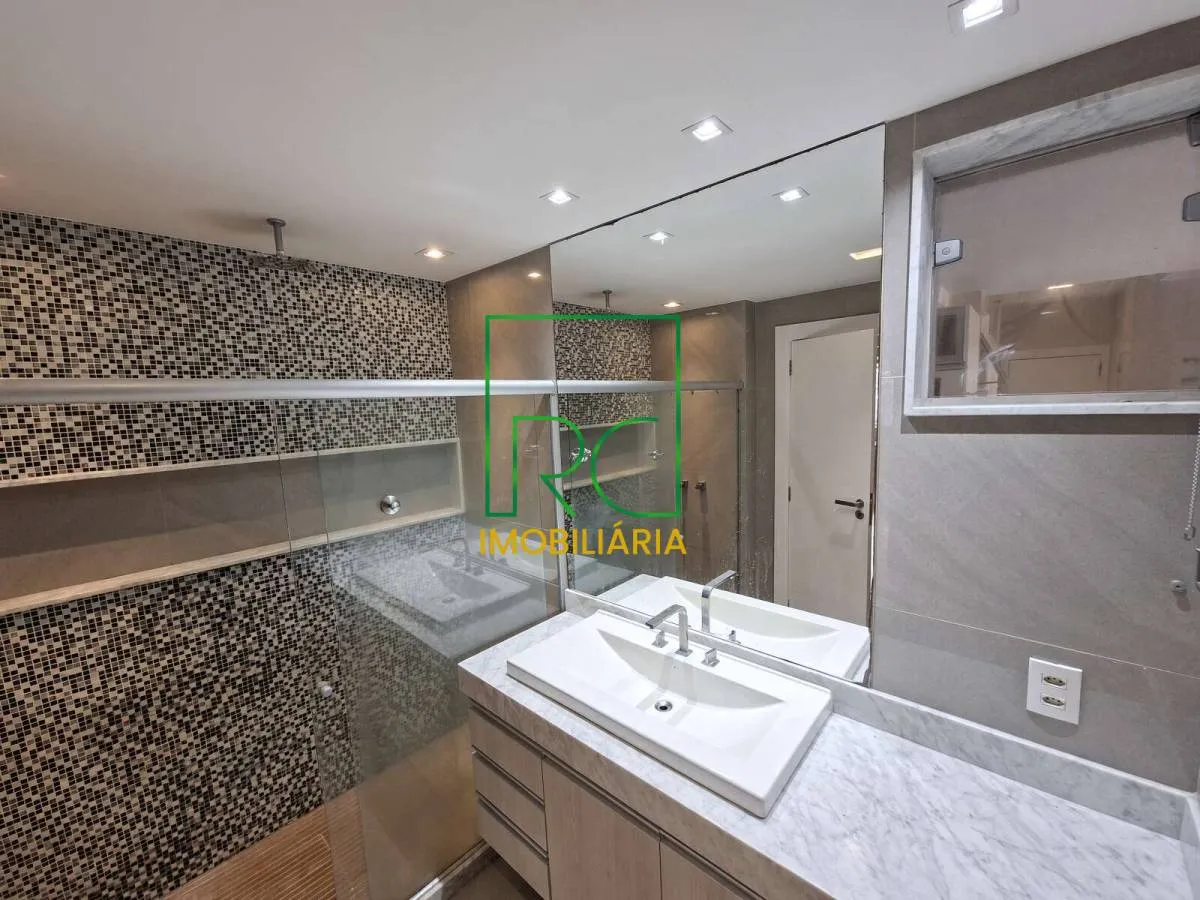 Apartamento de 300 m² com banheira e vista para a água — photo 27