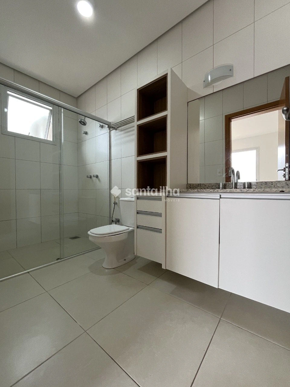 Balcony with a grill in a 2-bedroom apartment, 128 m² — photo 13