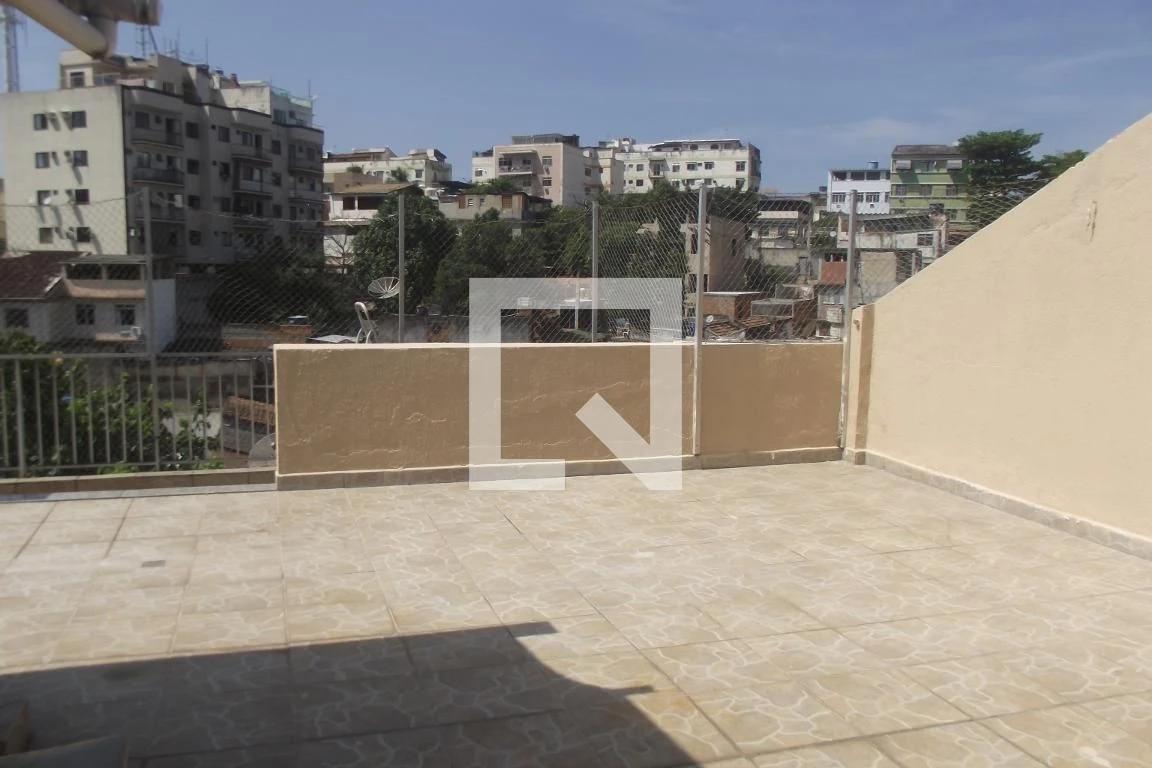 Unfurnished 2-bedroom apartment with a suite bathroom — photo 15