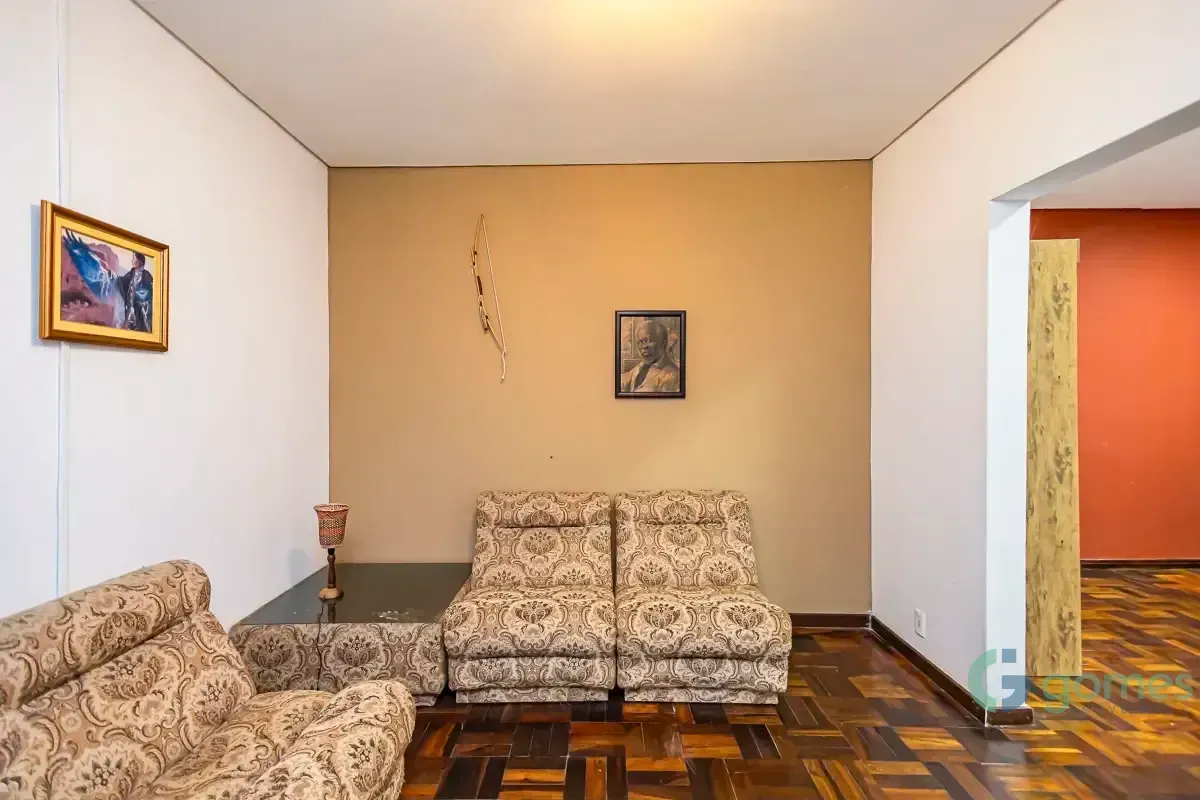 230 m² house with shared BBQ area