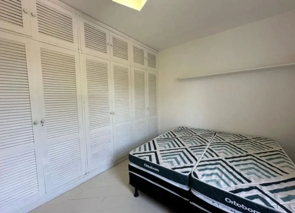 House with 5 bedrooms and 4 bathrooms, 647 m² — photo 25