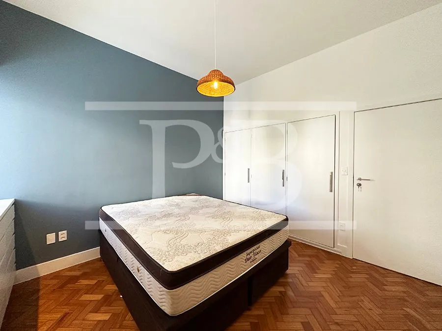 135 m² apartment with a home office and a bathtub — photo 5