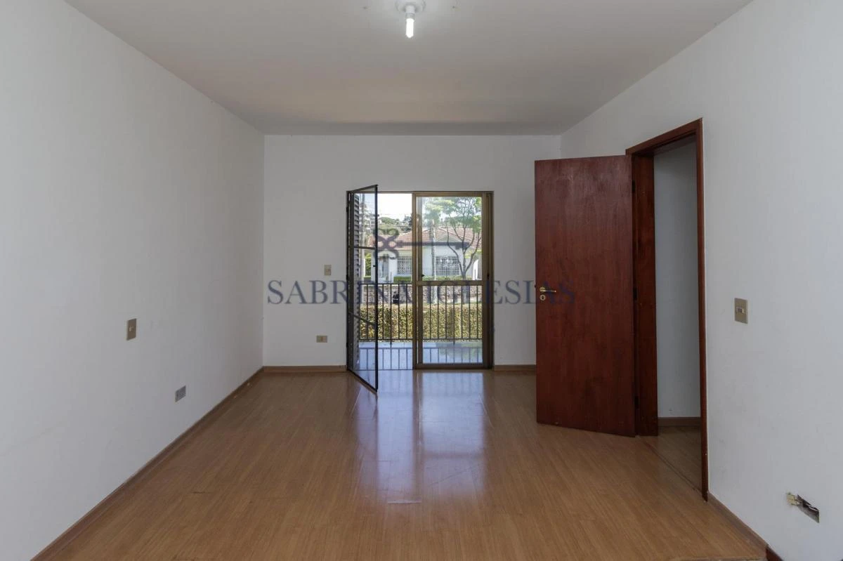 4-bedroom house with a grill on the balcony in Curitiba — photo 20