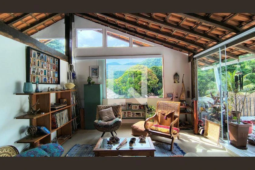 Furnished house, 270 m², with floor-to-ceiling windows — photo 11