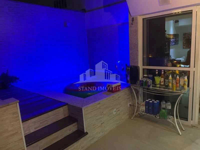 Balcony with a grill in a 2-bedroom apartment, 140 m² — photo 4