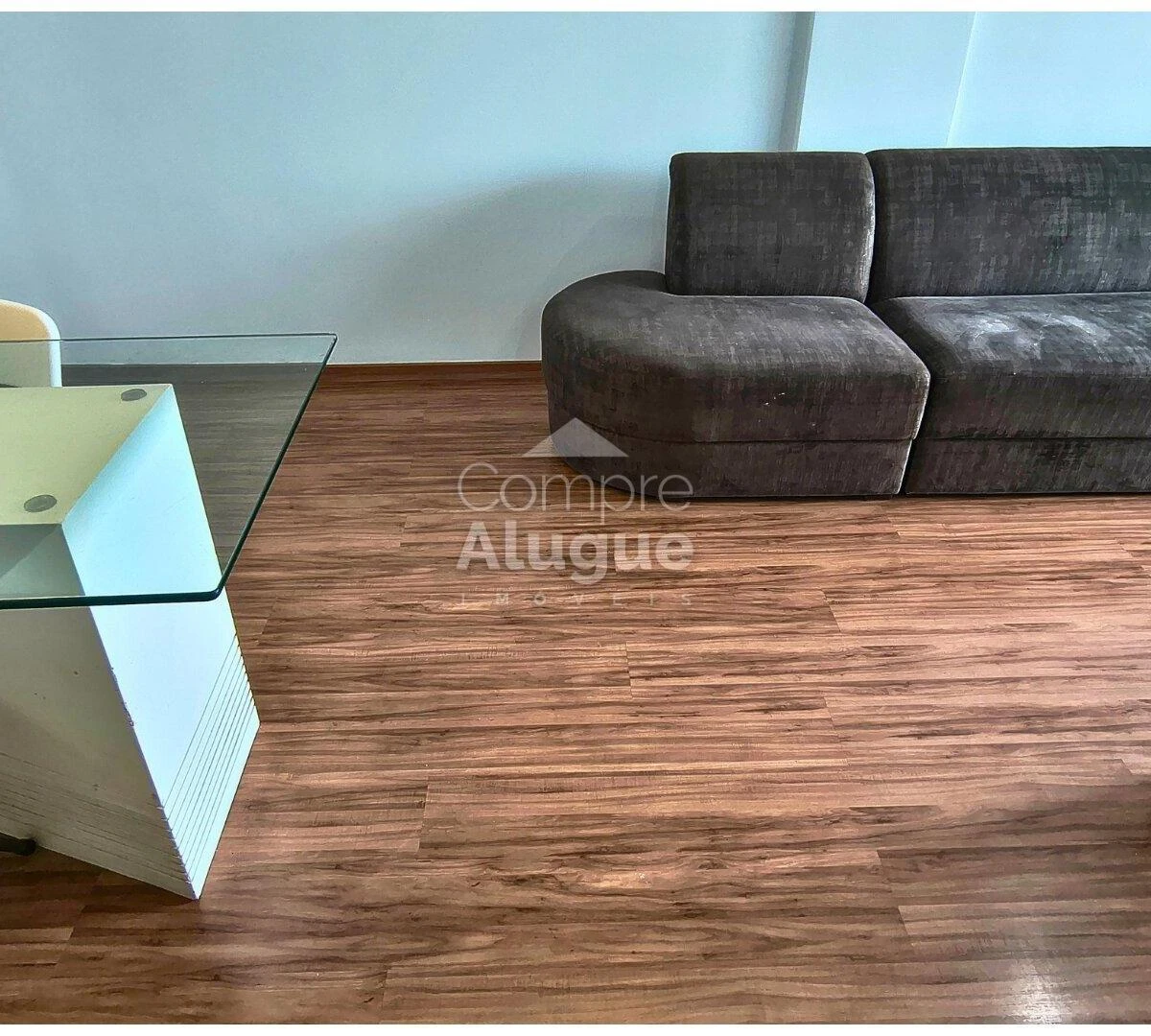Glass-enclosed balcony in a one-bedroom apartment, 53 m² — photo 21