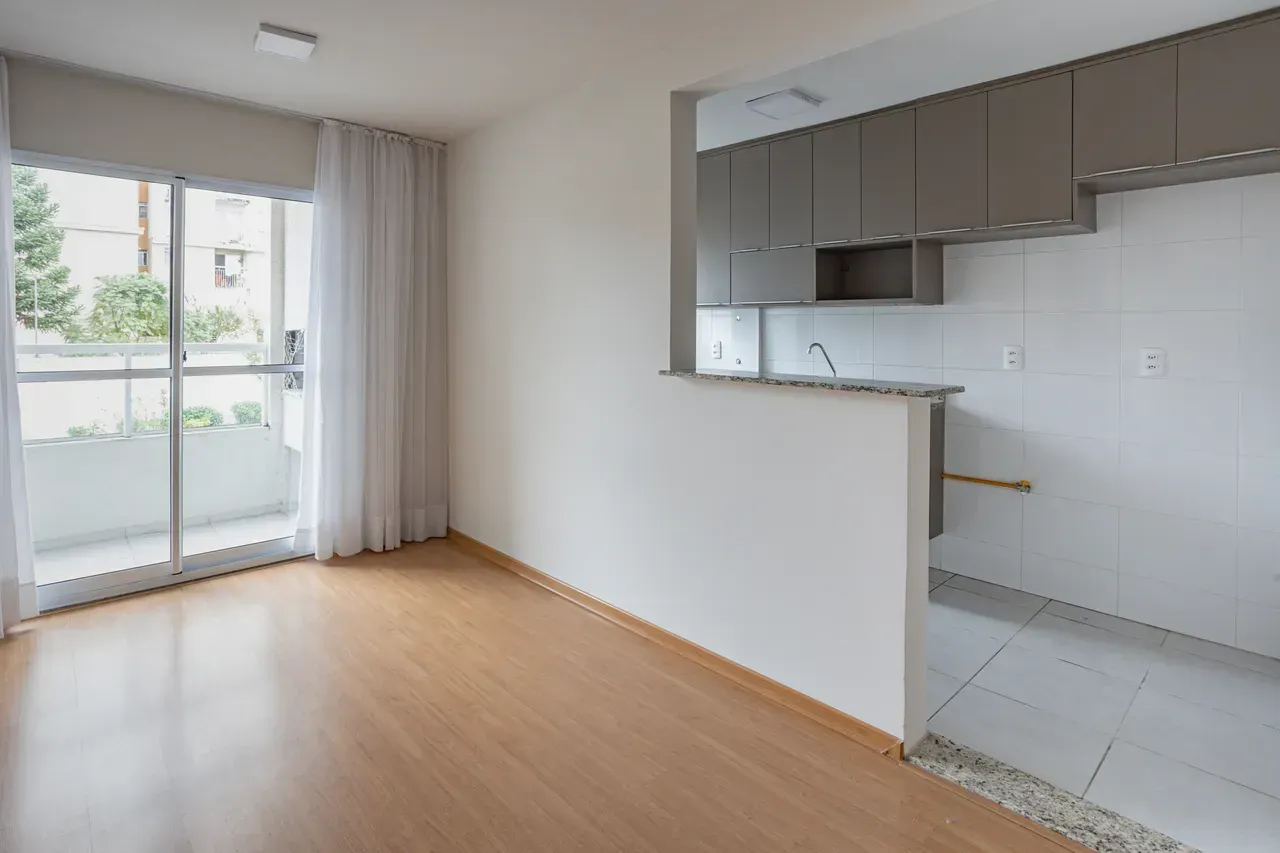 2-bedroom apartment with balcony and open-plan kitchen