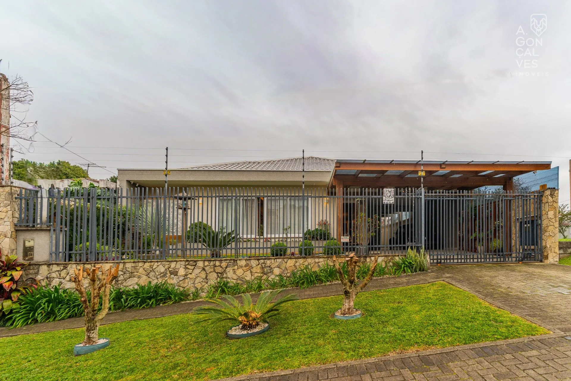House with 3 bedrooms and an open-plan kitchen — photo 45