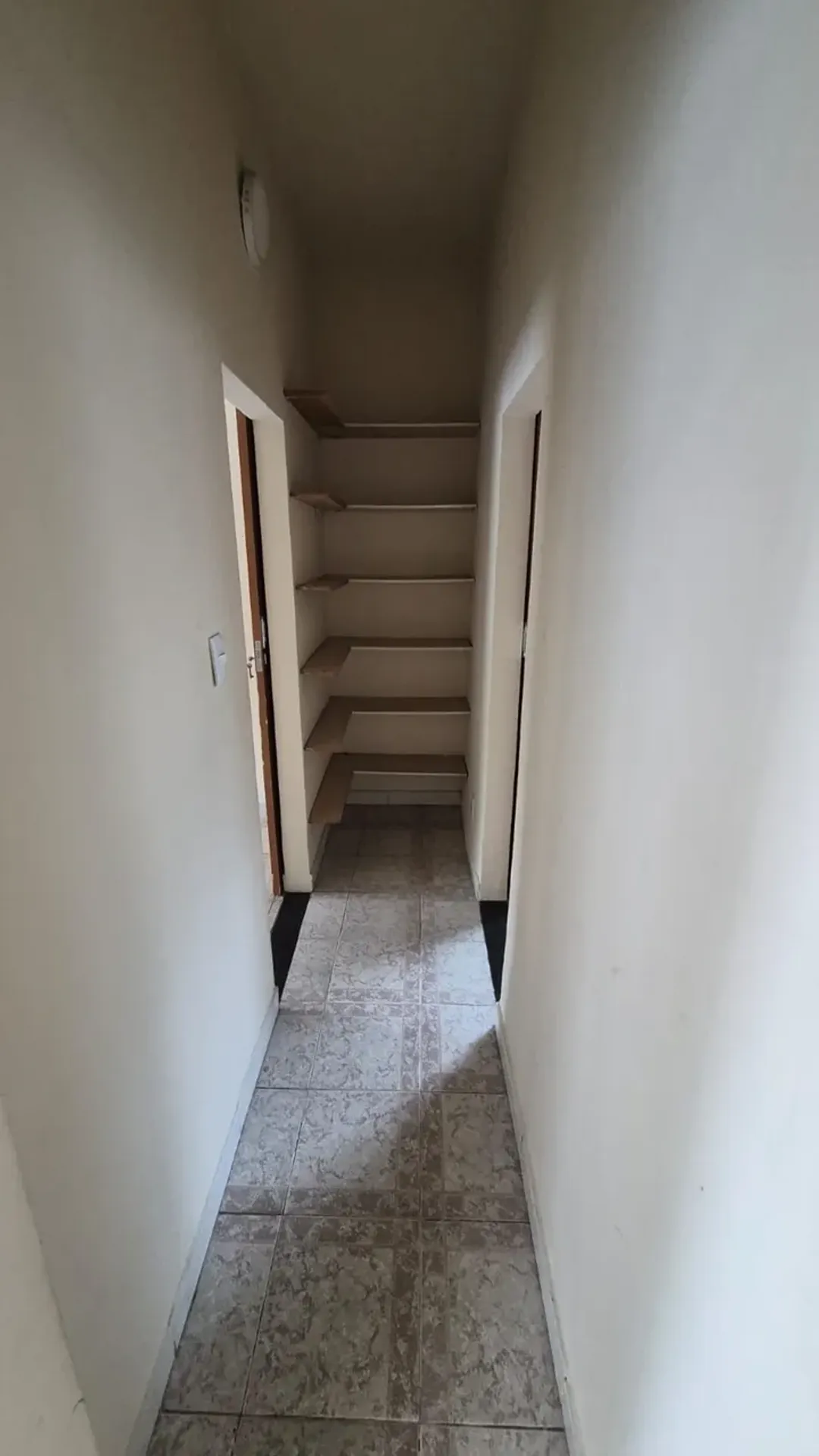Linear street-facing house with 2 bedrooms and a backyard — photo 17