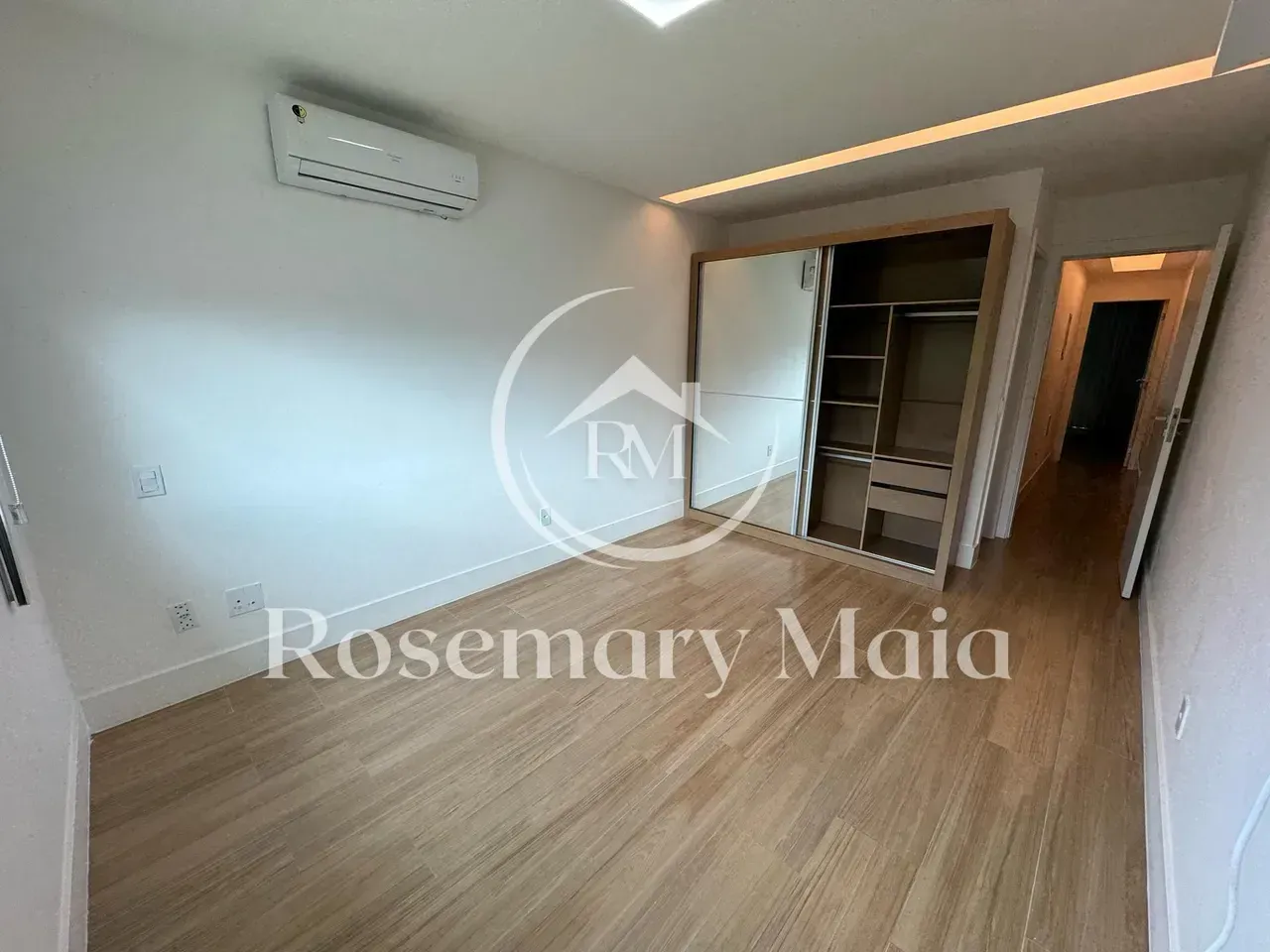 Furnished house with 4 bedrooms and 360 m² — photo 30