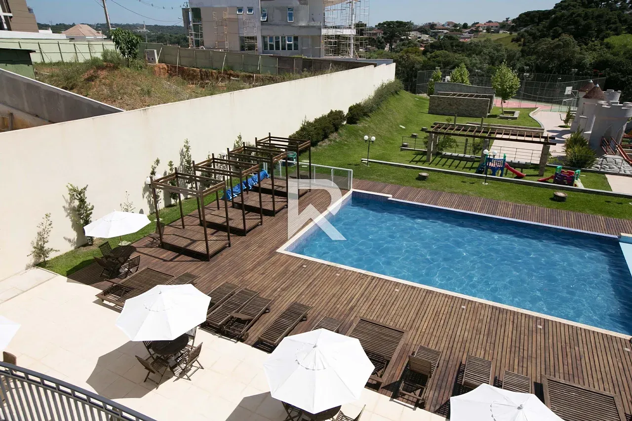 Furnished house with 4 bedrooms and 302 m² and a garden — photo 29