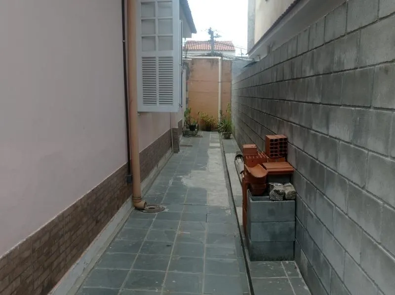 Residential house with 3 bedrooms and a balcony — photo 27