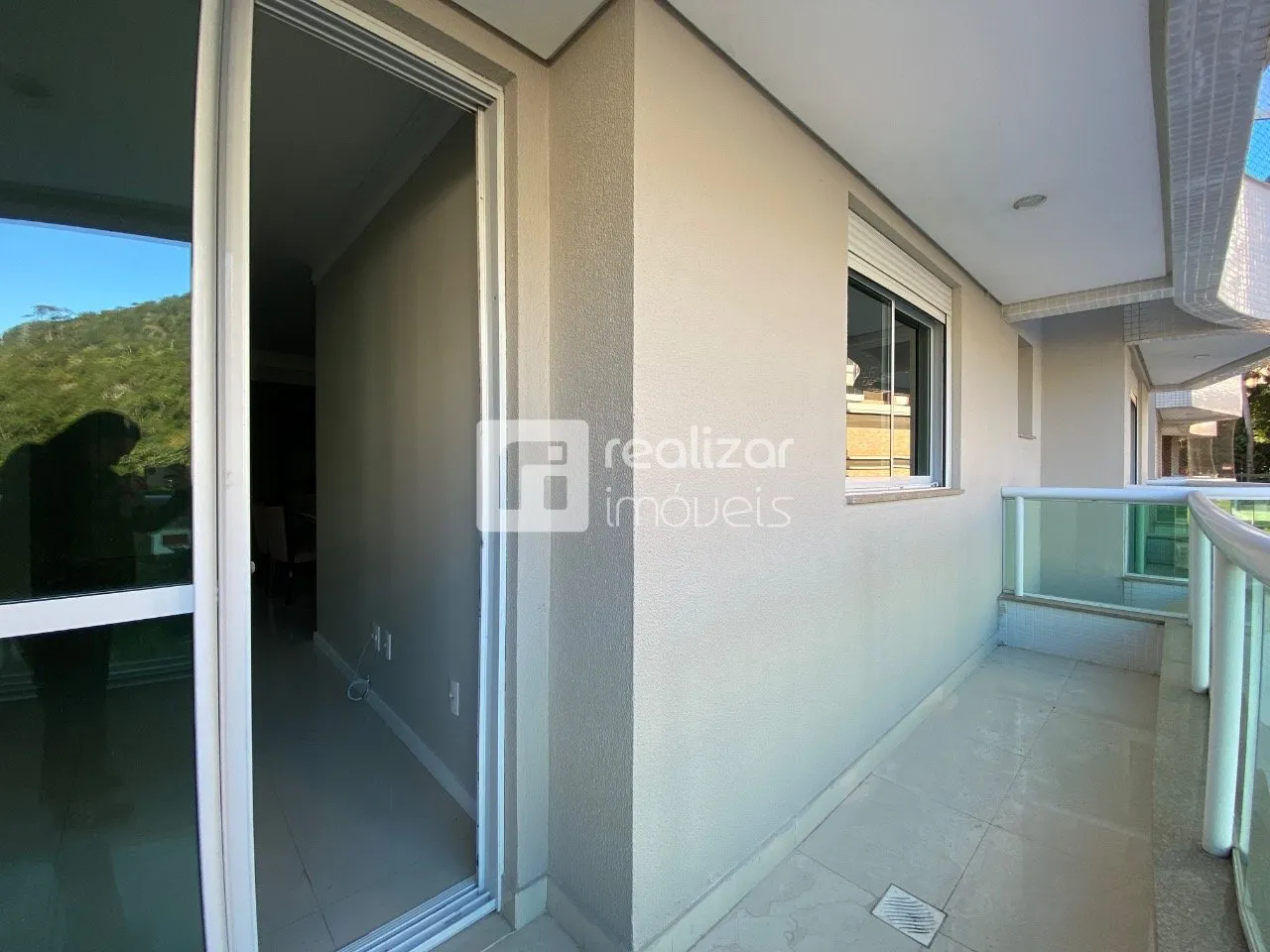 4-bedroom apartment in a building with a pool — photo 33