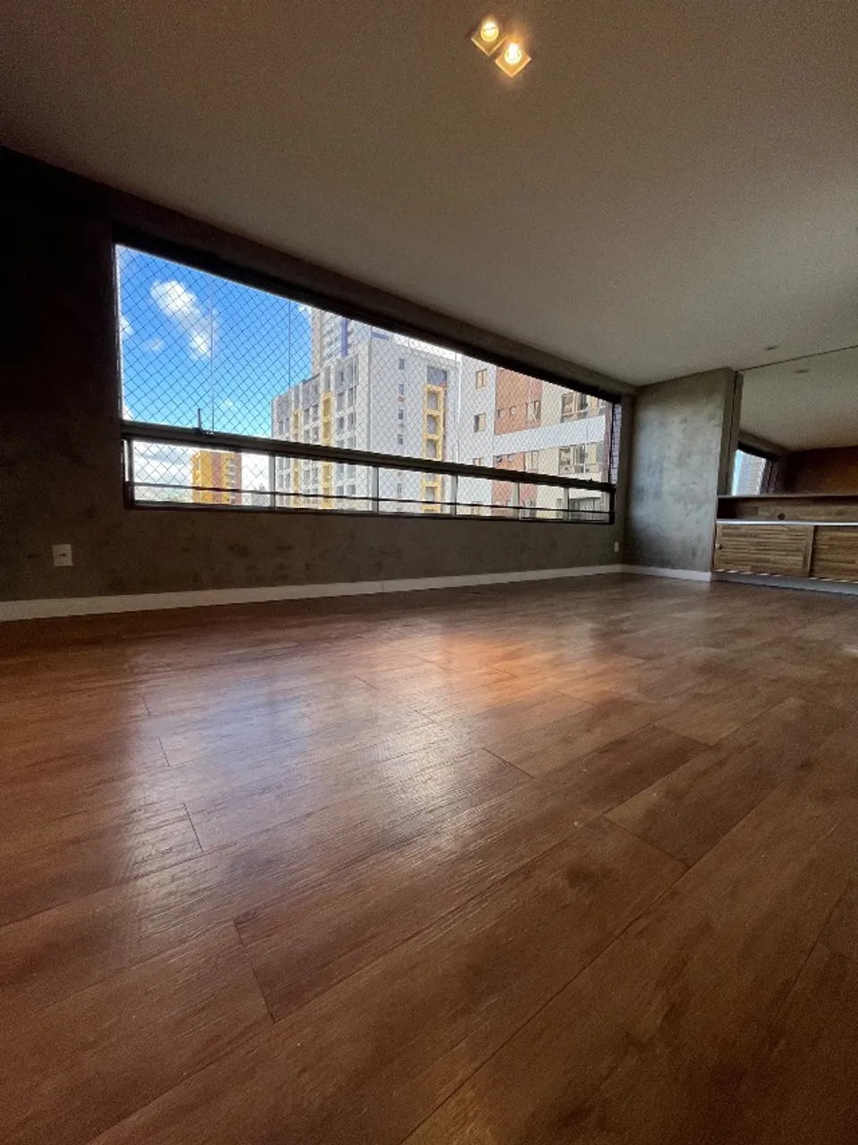 4-bedroom apartment with a walk-in closet — photo 7