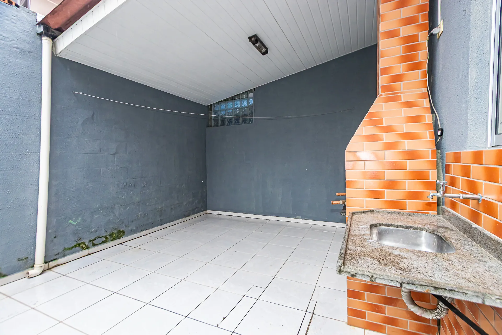 3-bedroom house with a grill on the balcony — photo 26