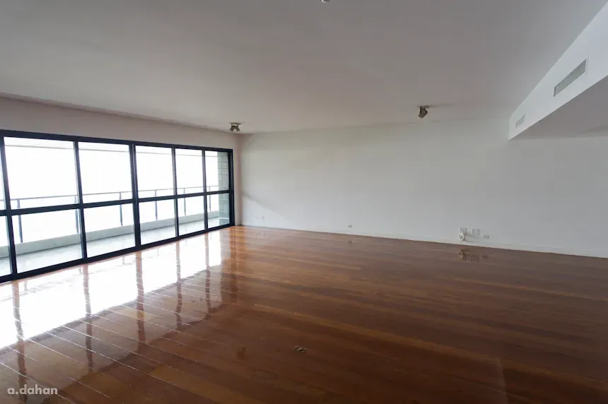 Unfurnished apartment with 4 bedrooms and 5 bathrooms — photo 2