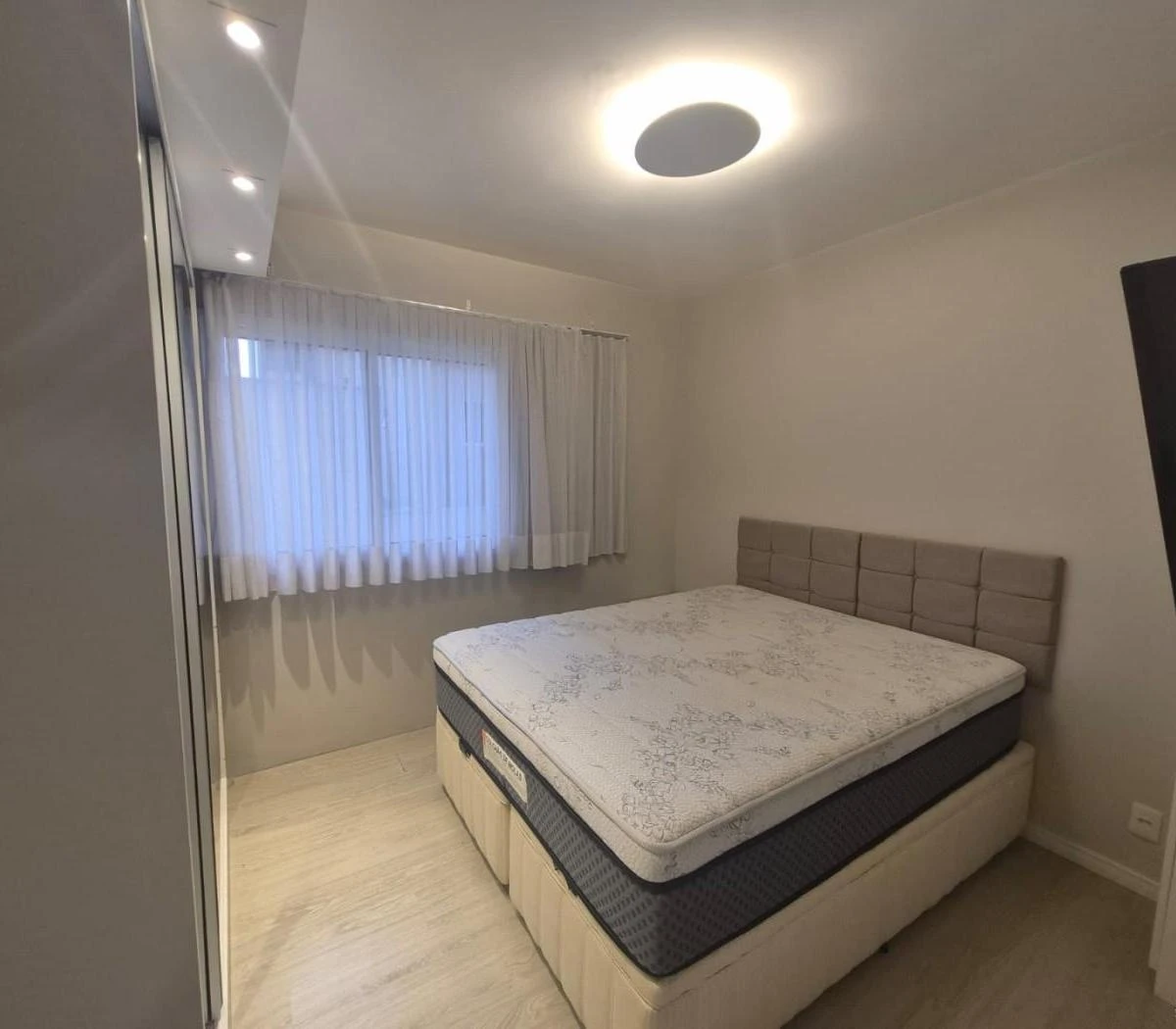 One-bedroom apartment with a washing machine — photo 8