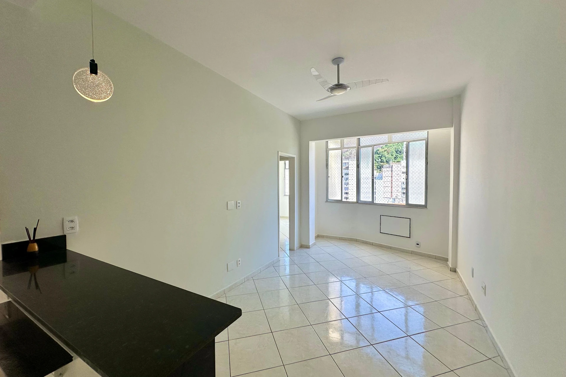 1-bedroom apartment with an open-plan kitchen