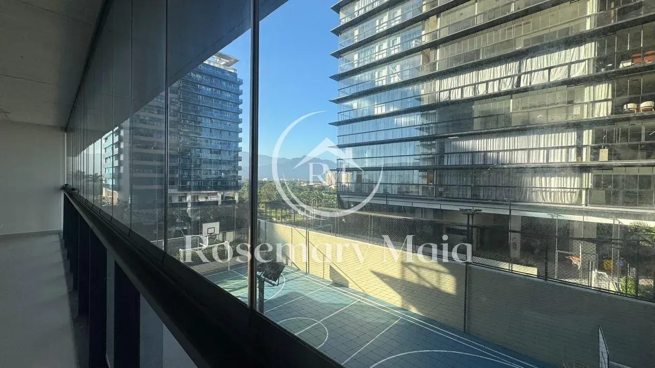 2-bedroom apartment with open-plan kitchen and balcony — photo 10