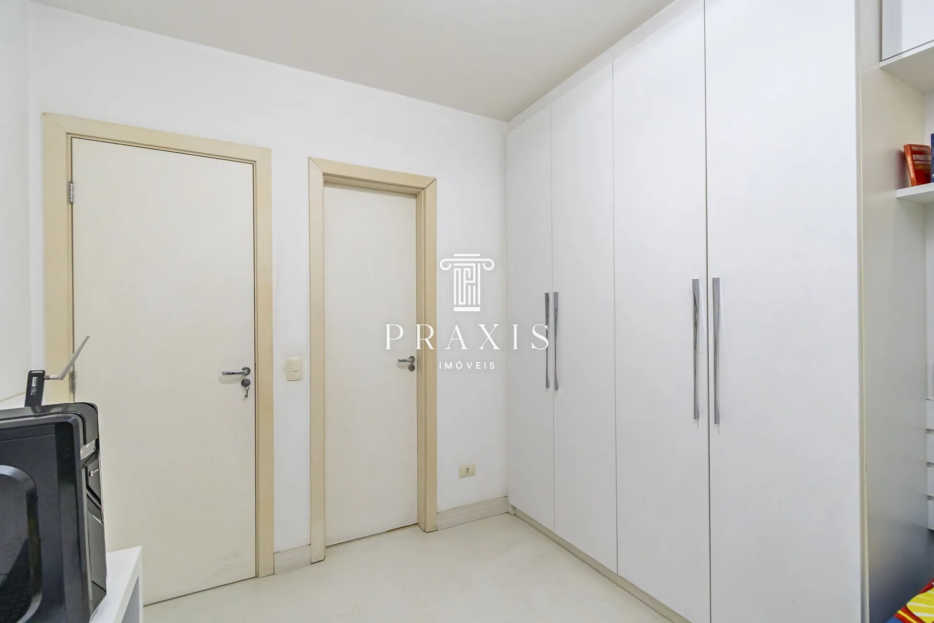 Apartment with 2 en-suite bedrooms and 3 bathrooms — photo 20