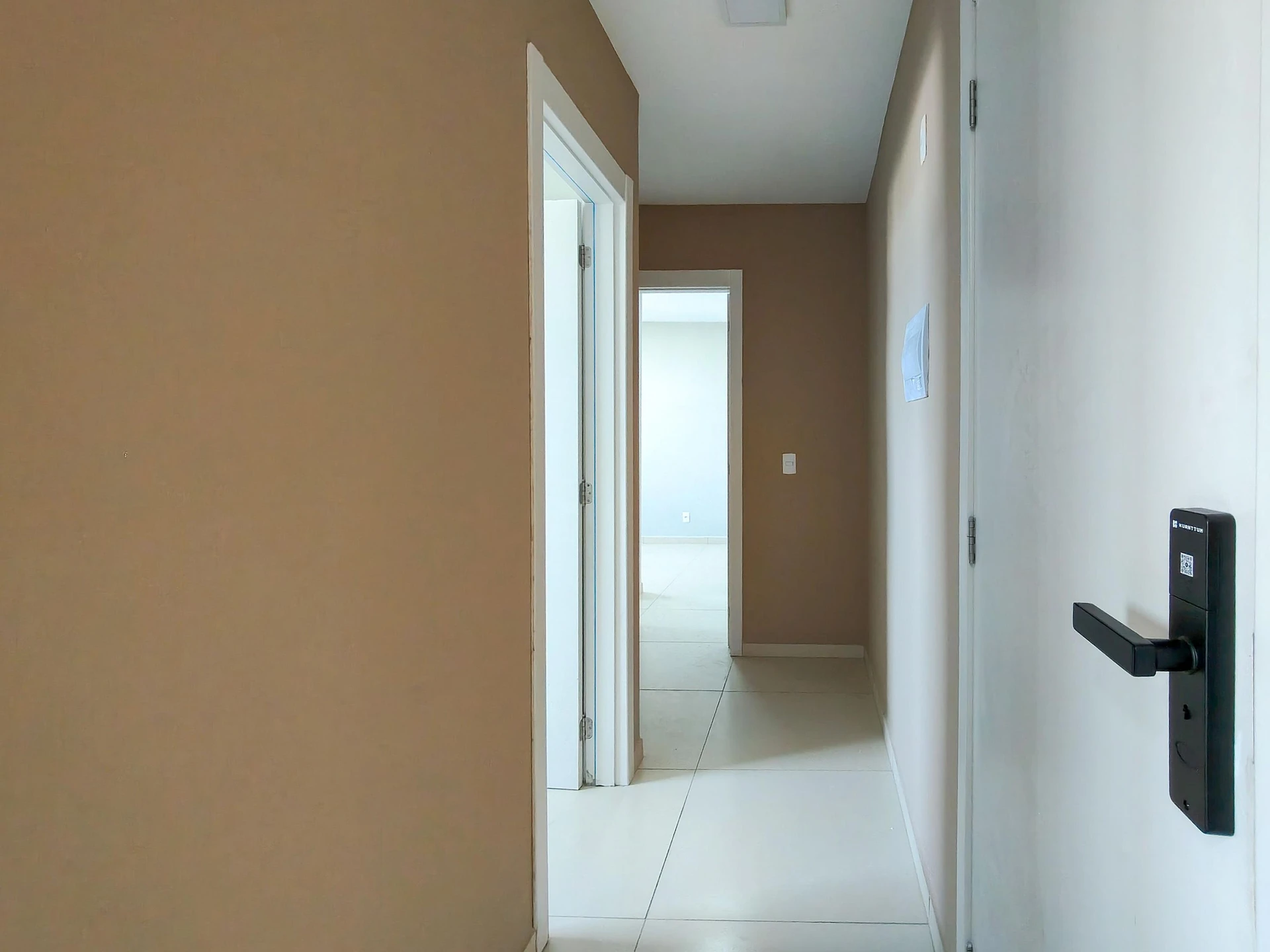 Apartamento com 2 quartos e varanda de vidro fechada — photo 57