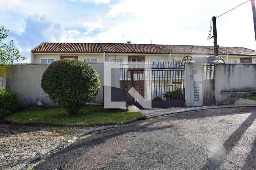 3-bedroom house with a walk-in closet in Curitiba — photo 50