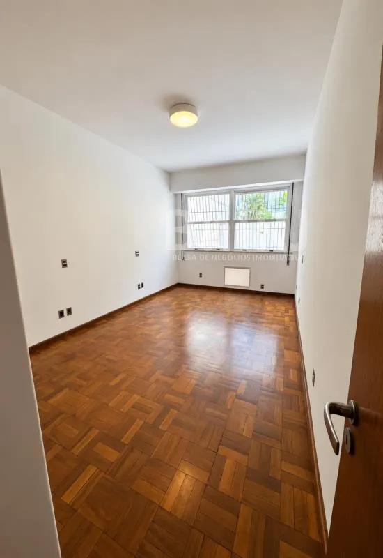 Home office in a 4-bedroom apartment, 280 m² — photo 19