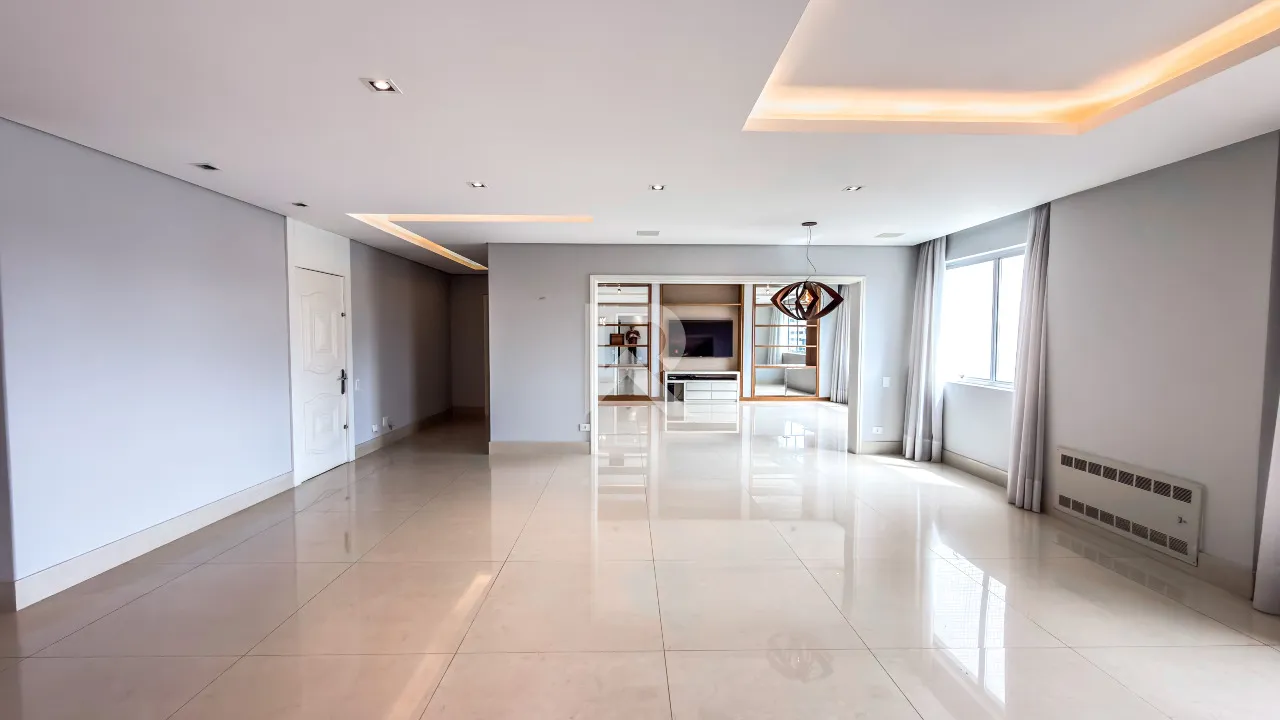 331 m² apartment with 2 parking spaces and 2 en-suites — photo 2