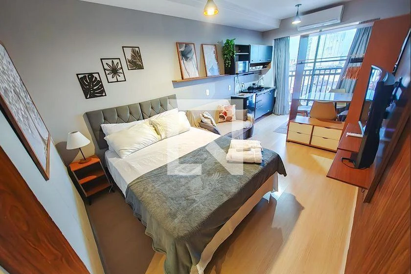 One-bedroom apartment in a building with a gym — photo 3