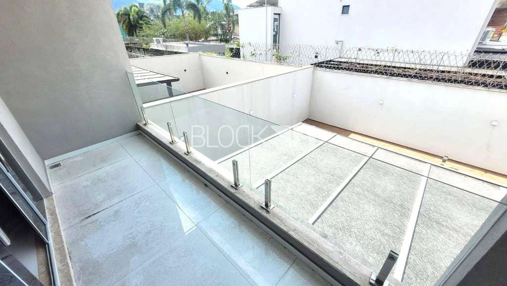 Condominium house with 4 en-suite rooms and open kitchen — photo 30