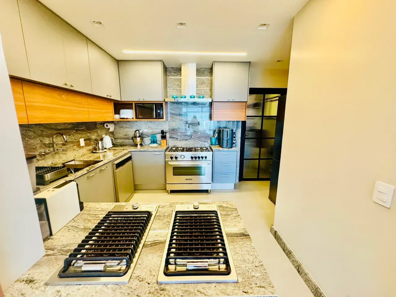 Furnished 3-bedroom apartment with 3 bathrooms — photo 3