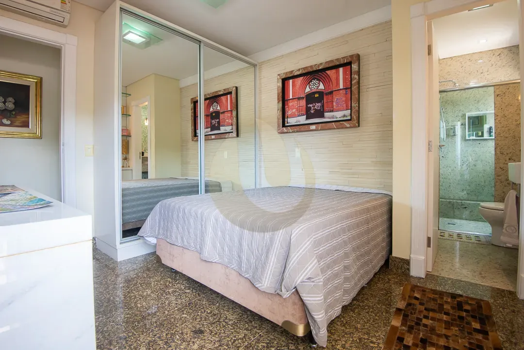 Furnished 860 m² house with 5 bedrooms and 10 bathrooms — photo 45