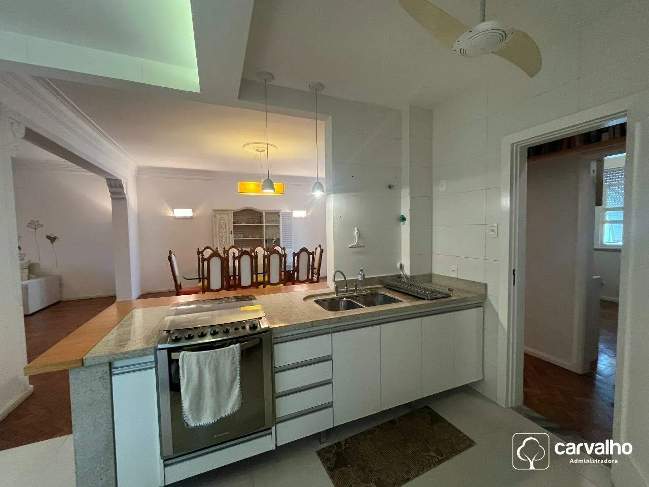 Bathtub in a 3-bedroom apartment, 173 m² — photo 16