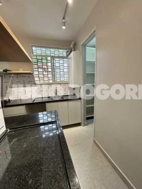 Wood or laminate floors in a 2-bedroom apartment, 65 m² — photo 13