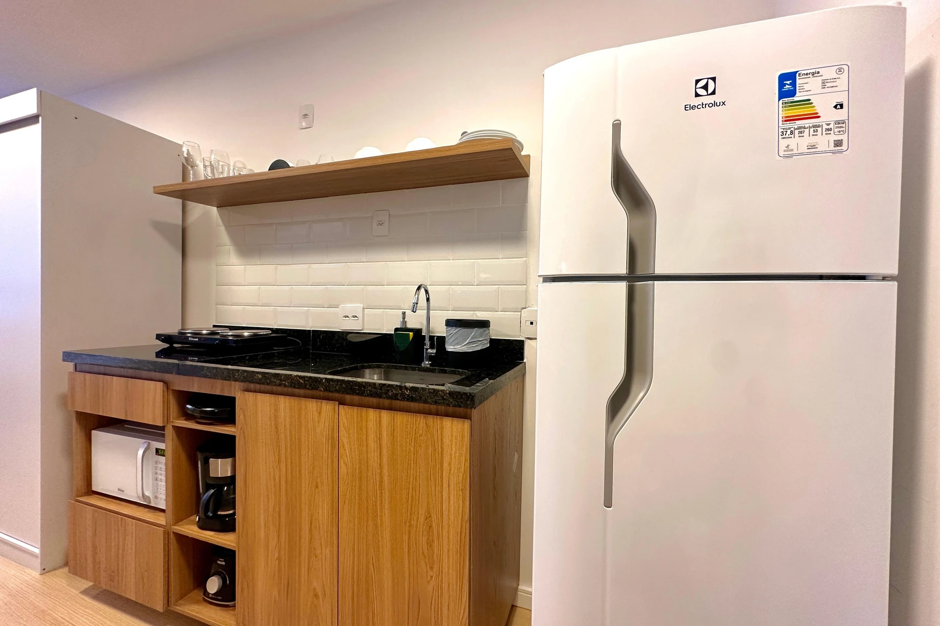 Furnished 1-bedroom apartment with a balcony grill — photo 18