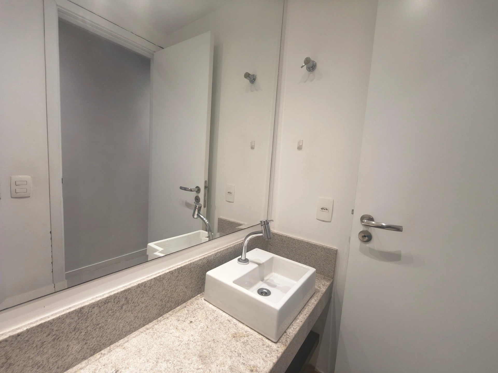 Apartamento mobiliado com 2 quartos e 3 banheiros — photo 5