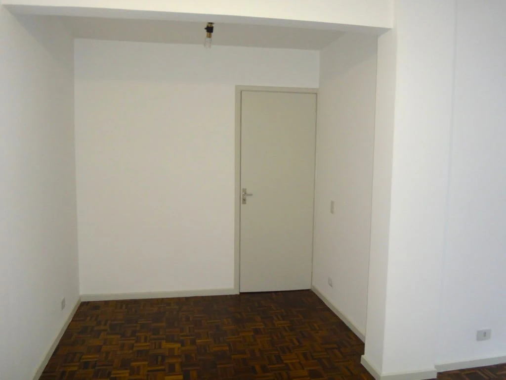 2-bedroom apartment with wood or laminate floors in Curitiba — photo 12