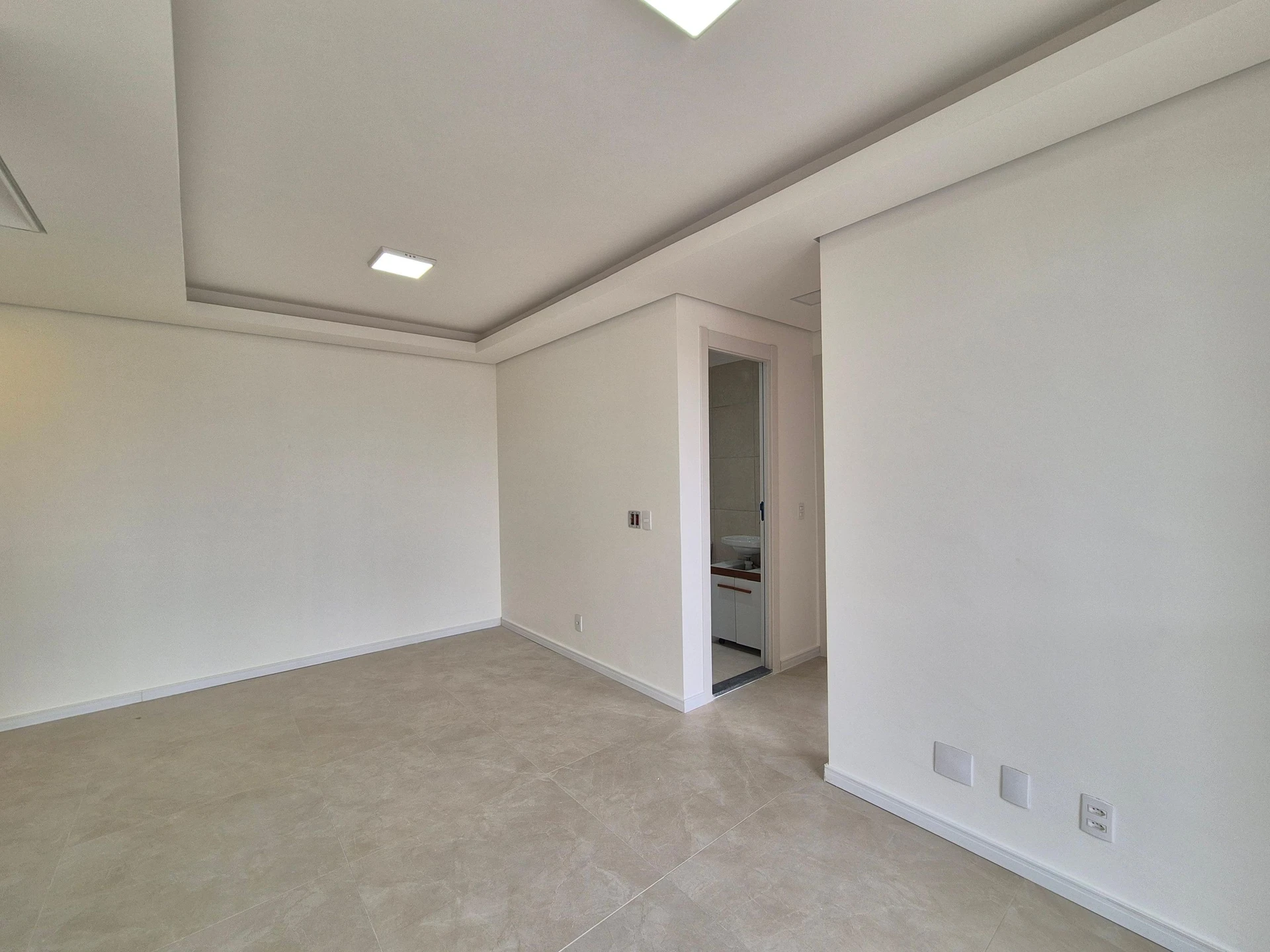 2-bedroom apartment in a building with a gym — photo 37