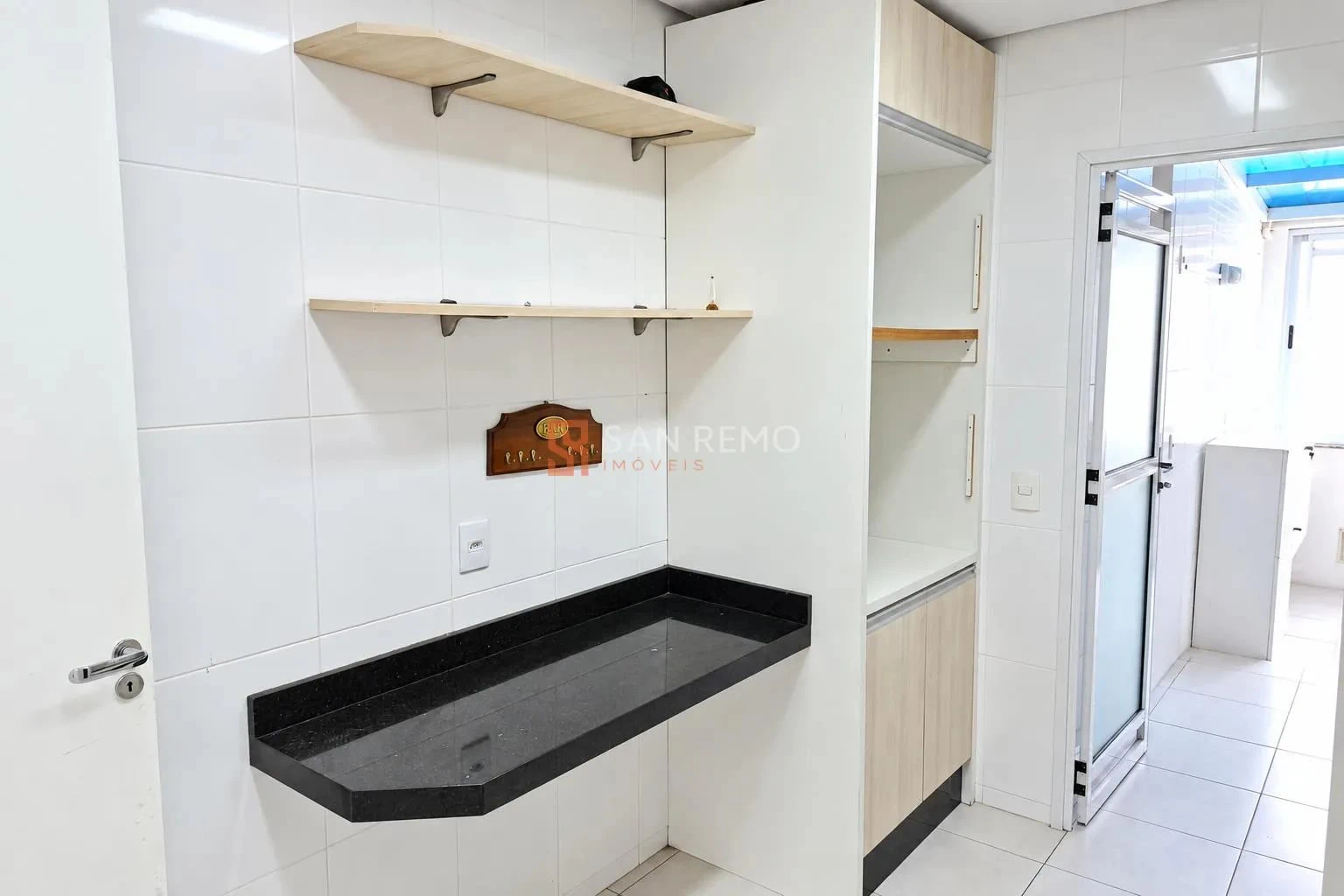 Balcony with a grill in a 3-bedroom apartment, 87 m² — photo 8