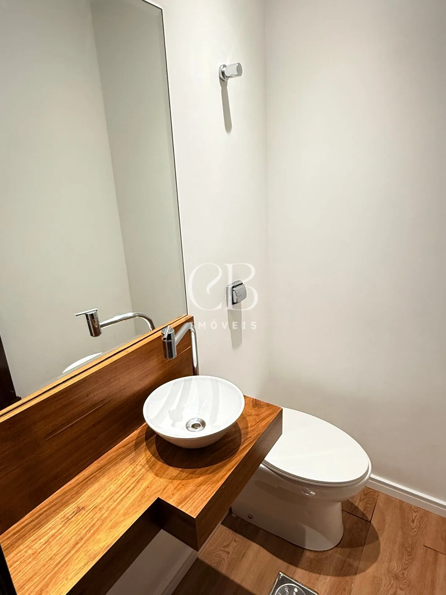 Apartment with 4 bedrooms and a glass-enclosed balcony — photo 10