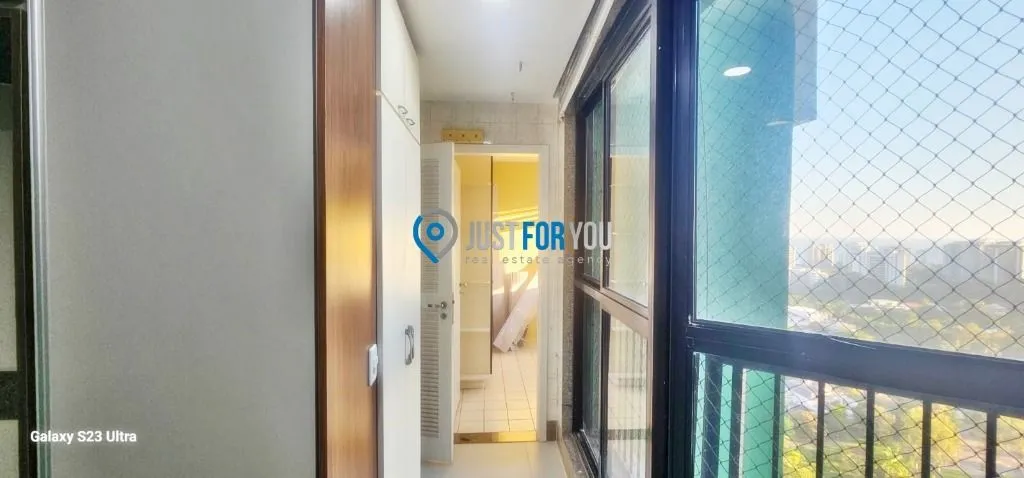3-bedroom apartment with 4 baths and balcony — photo 13