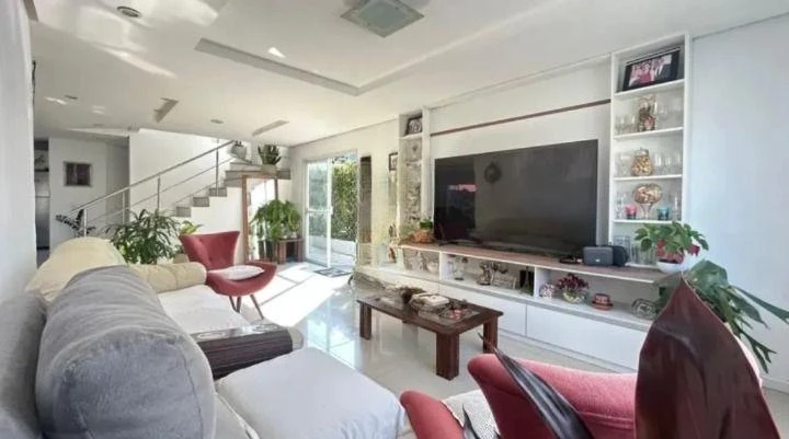 Furnished house, 465 m², with a mountain view — photo 9