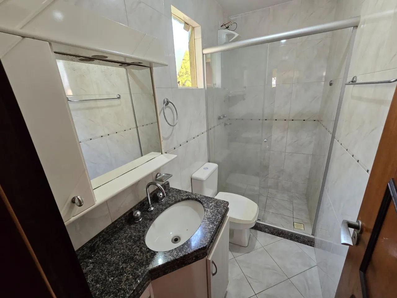 4-bedroom house with wood or laminate floors in Curitiba — photo 7