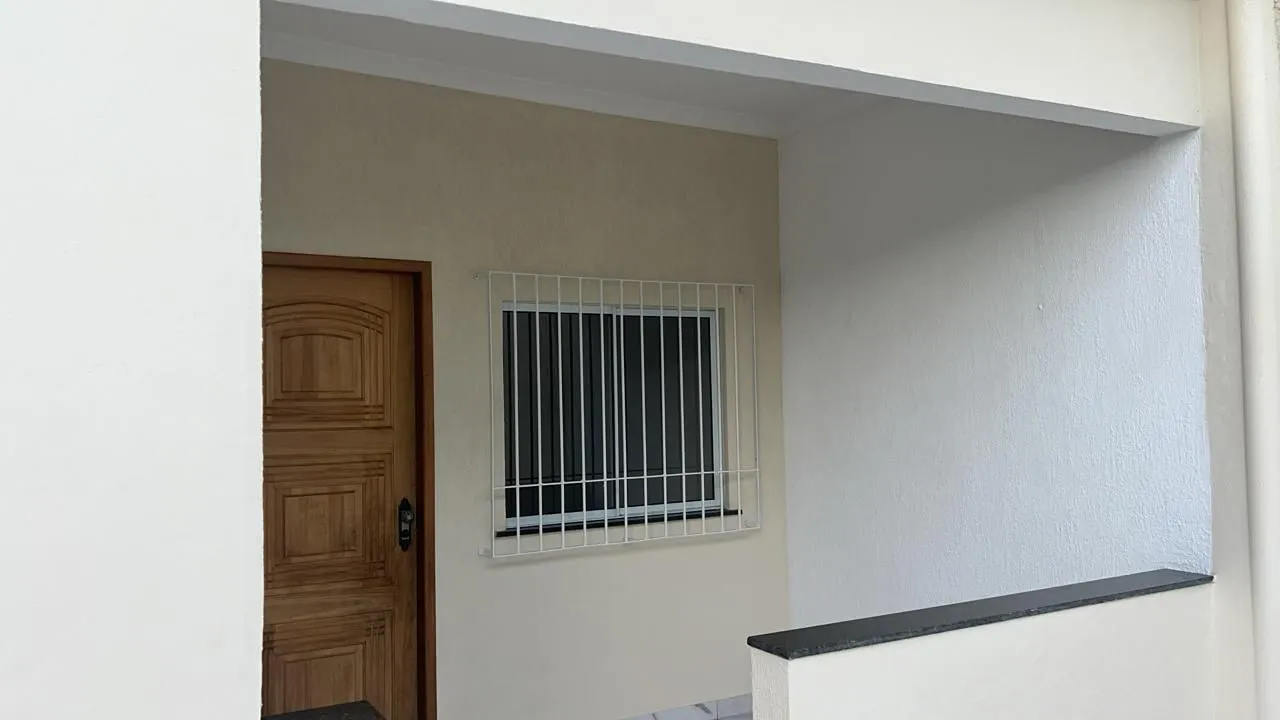 Unfurnished house with 2 bedrooms and a balcony