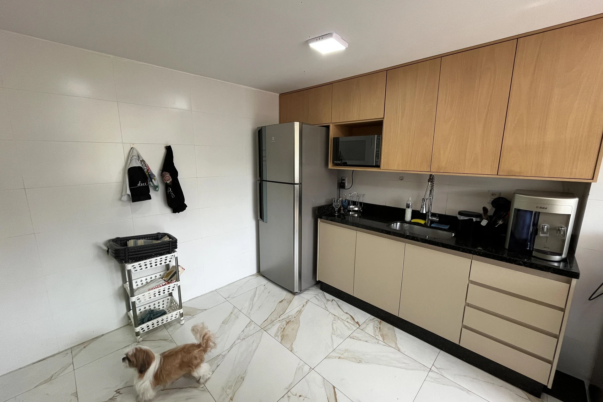 Glass-enclosed balcony in a 3-bedroom apartment, 131 m² — photo 17