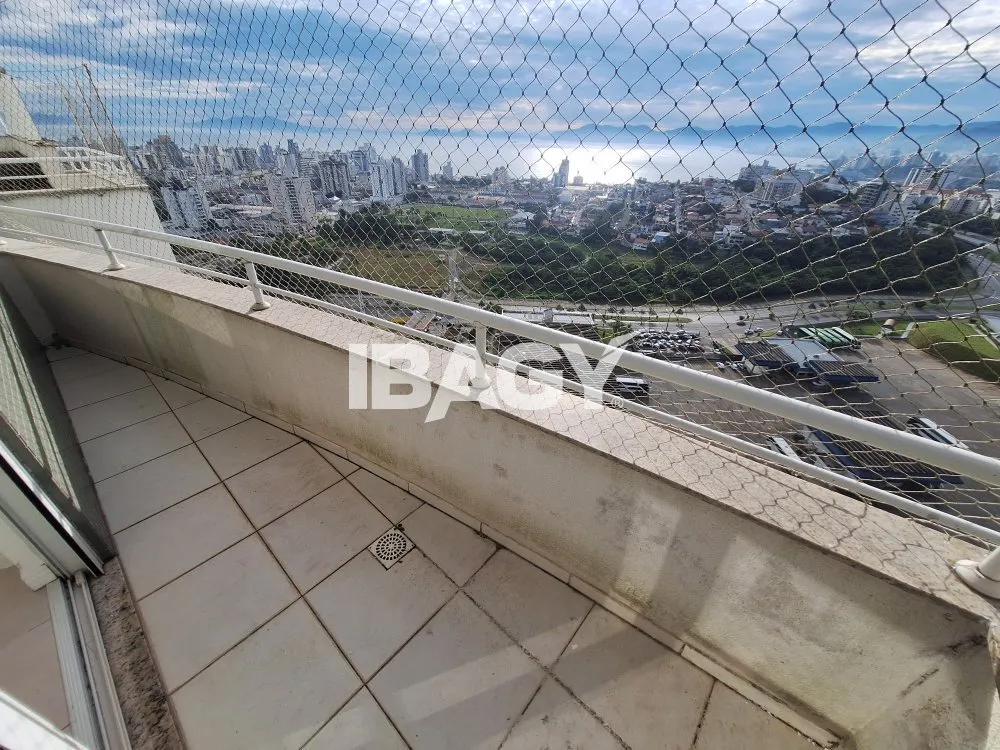 3-bedroom 196 m² apartment with 2 parking spots and balcony — photo 5